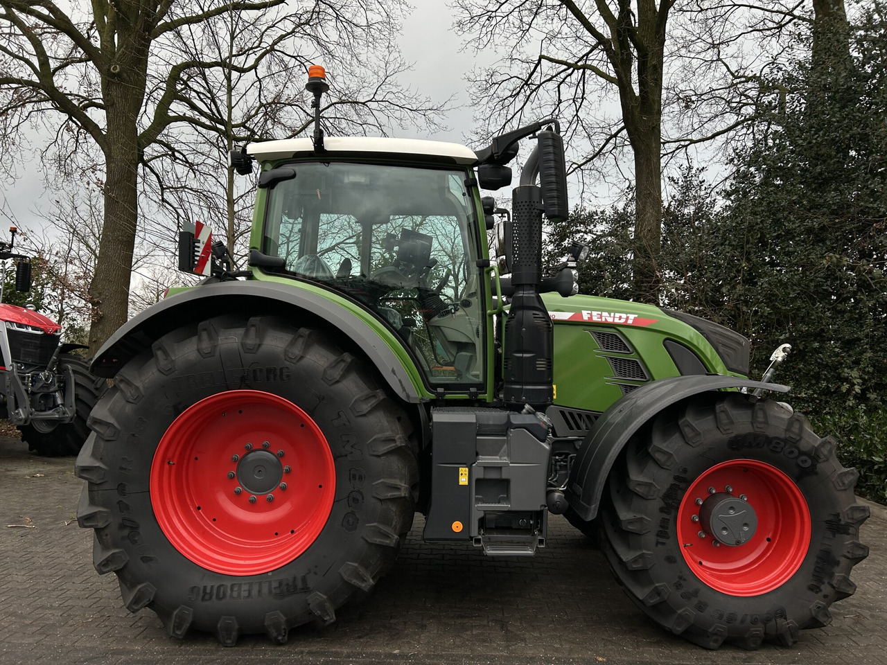 Fendt 724 Vario Gen6 ProfiPlus setting 2 - Трактор: снимка 2 Fendt 724 Vario Gen6 ProfiPlus setting 2 - Трактор: снимка 2