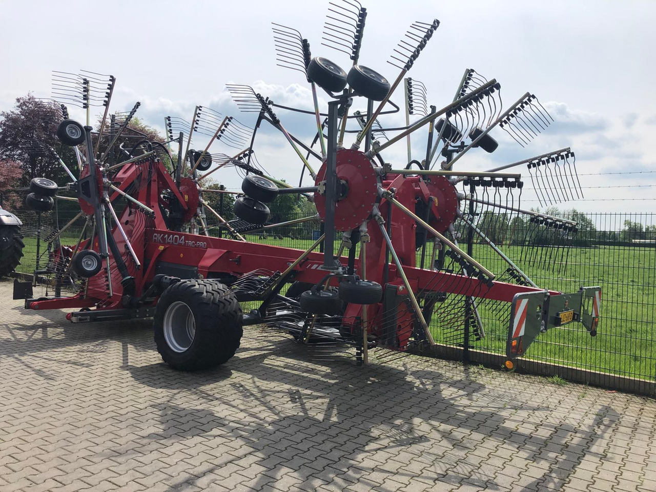 Massey Ferguson RK 1404 TRC-PRO - Гребло/ Сенообръщачка: снимка 2 Massey Ferguson RK 1404 TRC-PRO - Гребло/ Сенообръщачка: снимка 2