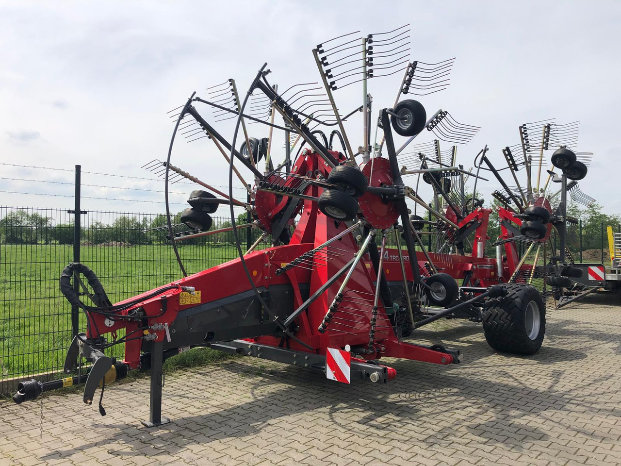Massey Ferguson RK 1404 TRC-PRO - Гребло/ Сенообръщачка: снимка 1 Massey Ferguson RK 1404 TRC-PRO - Гребло/ Сенообръщачка: снимка 1
