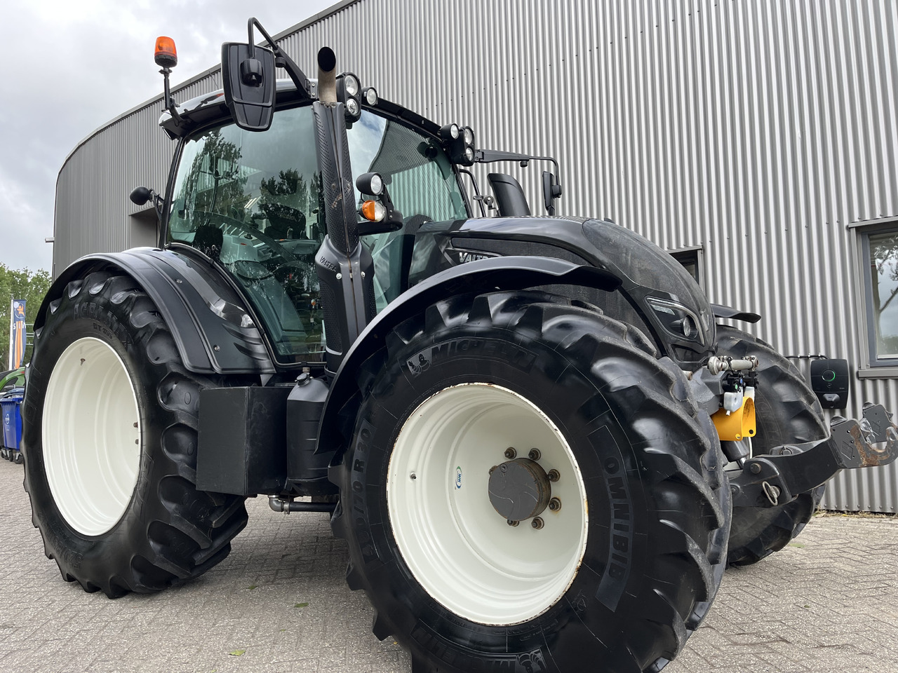 VALTRA N174 Active - Трактор: снимка 1 VALTRA N174 Active - Трактор: снимка 1