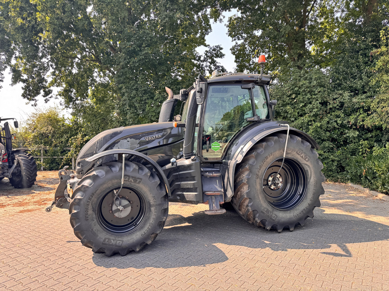 VALTRA T214 Direct - Трактор: снимка 2 VALTRA T214 Direct - Трактор: снимка 2