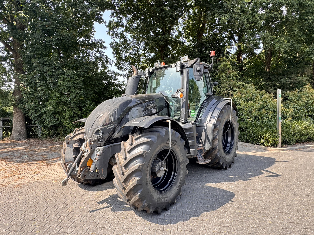 VALTRA T214 Direct - Трактор: снимка 1 VALTRA T214 Direct - Трактор: снимка 1