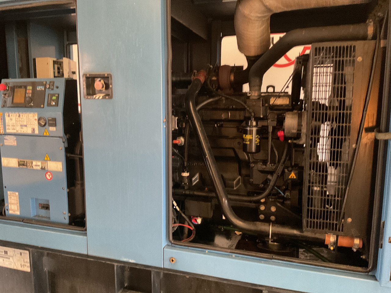 John Deere 6068, SDMO, 165KVA generatorset. Like brand new. And with hudge diesel tank! - Електрогенератор: снимка 3 John Deere 6068, SDMO, 165KVA generatorset. Like brand new. And with hudge diesel tank! - Електрогенератор: снимка 3