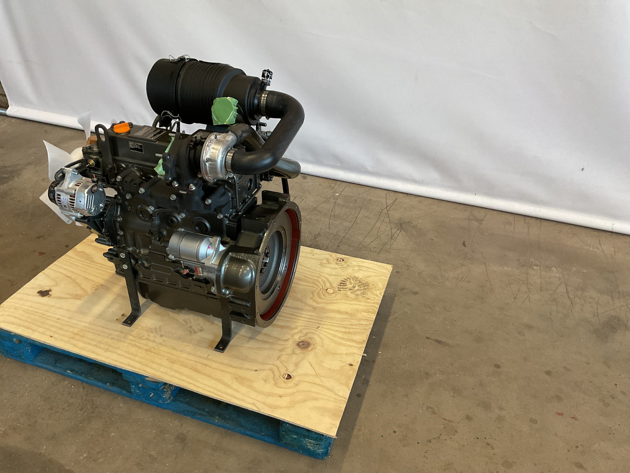 Yanmar 4TNV84T - Двигател: снимка 4 Yanmar 4TNV84T - Двигател: снимка 4