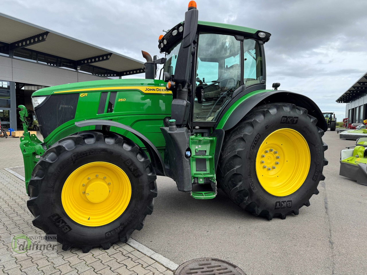 John Deere 6R 250 - Трактор: снимка 5 John Deere 6R 250 - Трактор: снимка 5