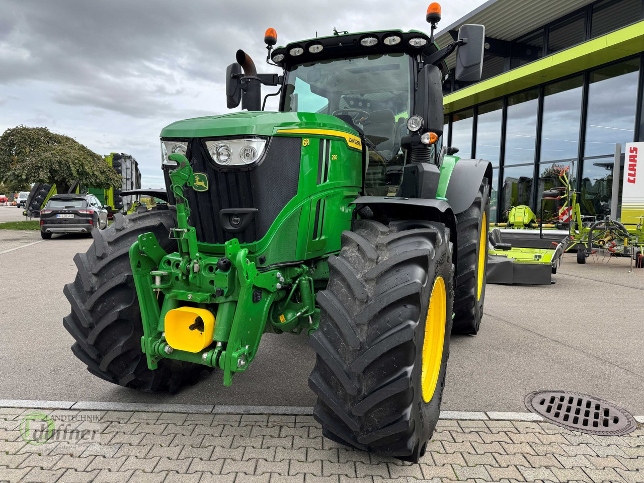 John Deere 6R 250 - Трактор: снимка 3 John Deere 6R 250 - Трактор: снимка 3