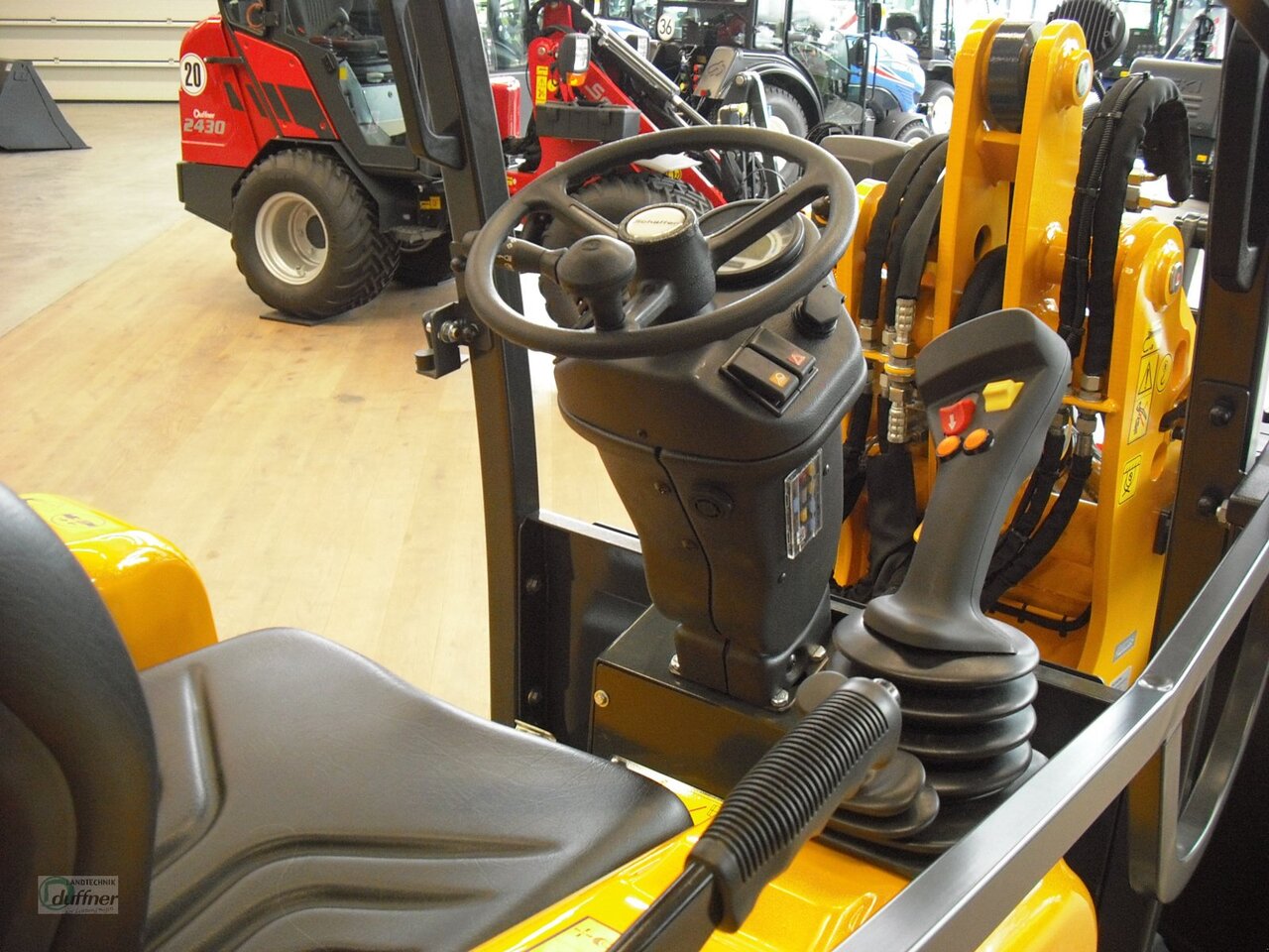 Schäffer 2430 SLT - Компактен товарач: снимка 5 Schäffer 2430 SLT - Компактен товарач: снимка 5
