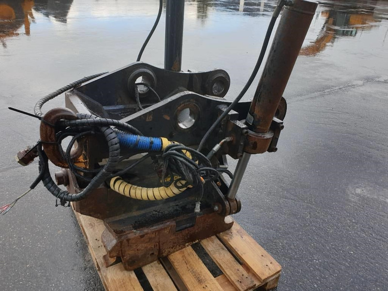 Engcon Tilting Coupler - Бързо сменник за Строителна техника: снимка 1 Engcon Tilting Coupler - Бързо сменник за Строителна техника: снимка 1