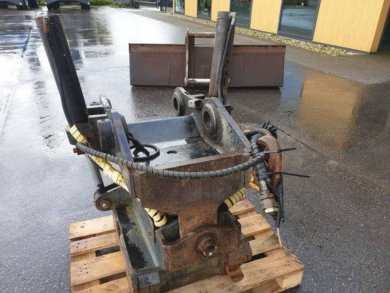 Engcon Tilting Coupler - Бързо сменник за Строителна техника: снимка 4 Engcon Tilting Coupler - Бързо сменник за Строителна техника: снимка 4