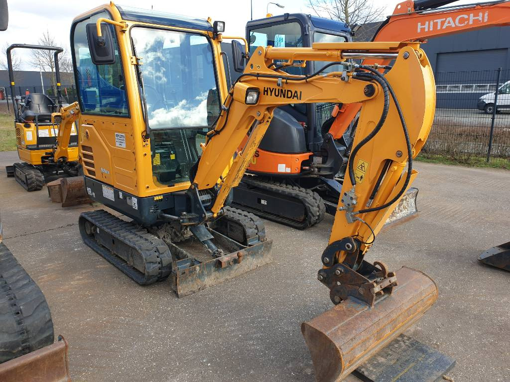 Hyundai R18-9 - Мини багер: снимка 2 Hyundai R18-9 - Мини багер: снимка 2
