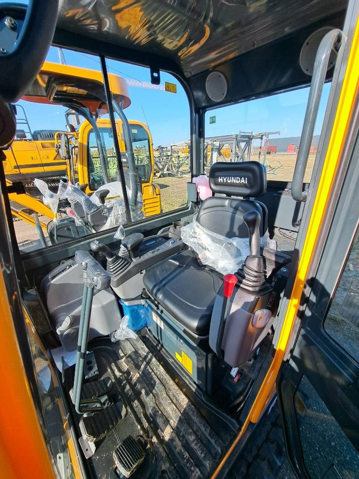 Hyundai R18-9AK - Мини багер: снимка 5 Hyundai R18-9AK - Мини багер: снимка 5