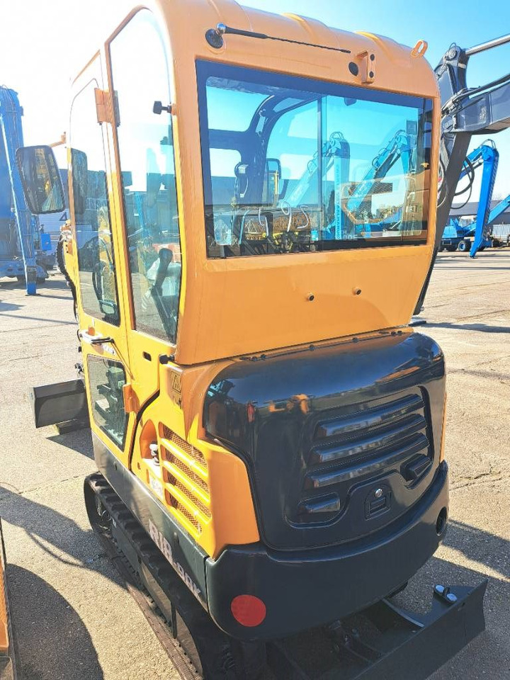 Hyundai R18-9AK - Мини багер: снимка 4 Hyundai R18-9AK - Мини багер: снимка 4