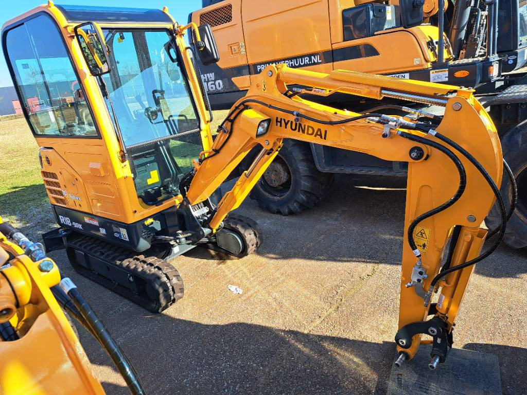 Hyundai R18-9AK - Мини багер: снимка 2 Hyundai R18-9AK - Мини багер: снимка 2