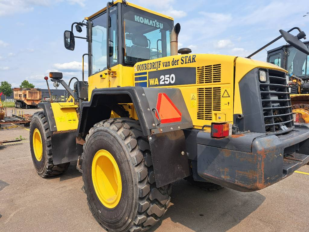 Komatsu WA 250-5H - Колесен товарач: снимка 5 Komatsu WA 250-5H - Колесен товарач: снимка 5
