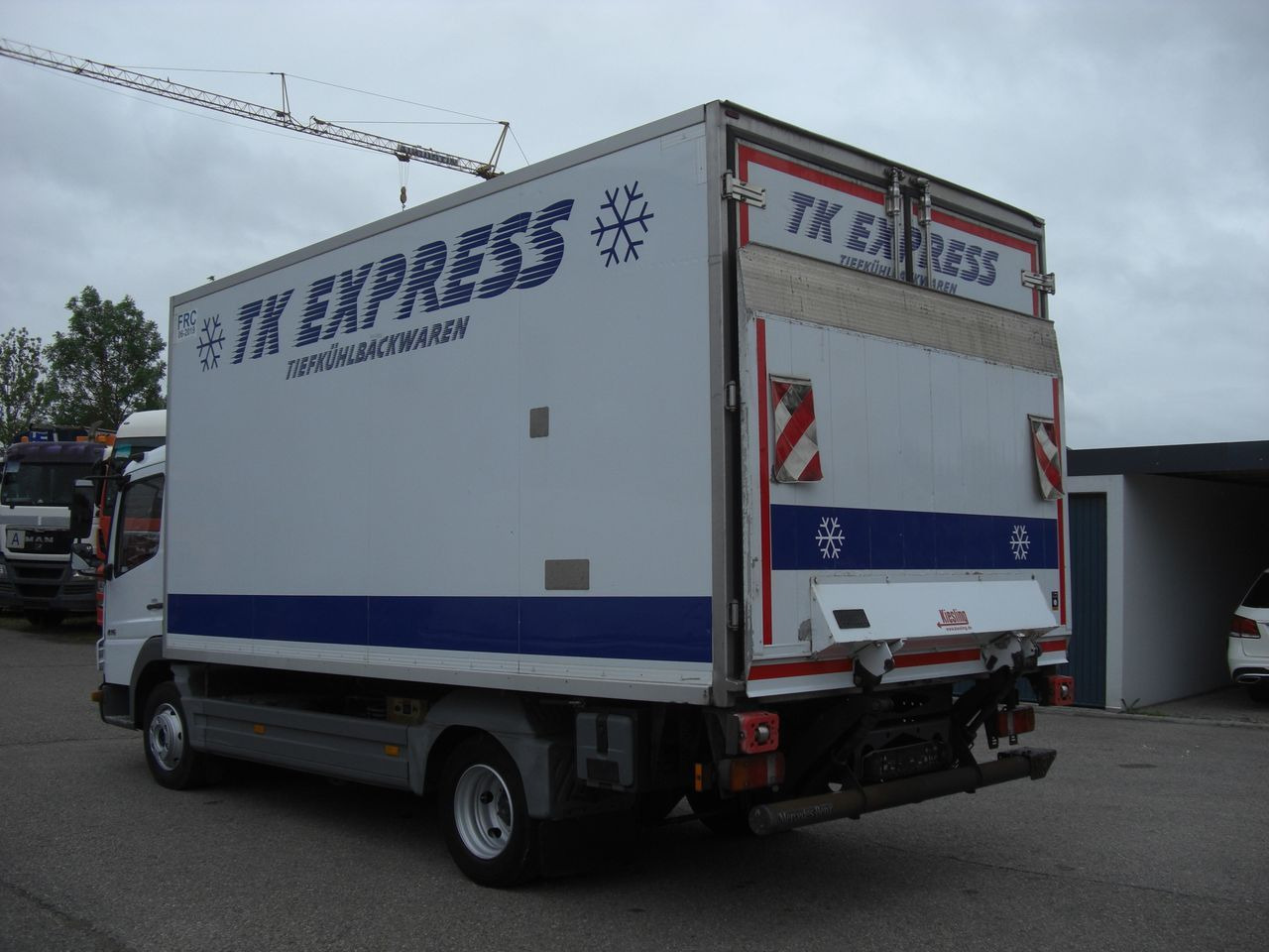 Mercedes-Benz 816 / Tiefkühler / LBW Mercedes-Benz 816 / Tiefkühler / LBW - Хладилен бус: снимка 4 Mercedes-Benz 816 / Tiefkühler / LBW Mercedes-Benz 816 / Tiefkühler / LBW - Хладилен бус: снимка 4