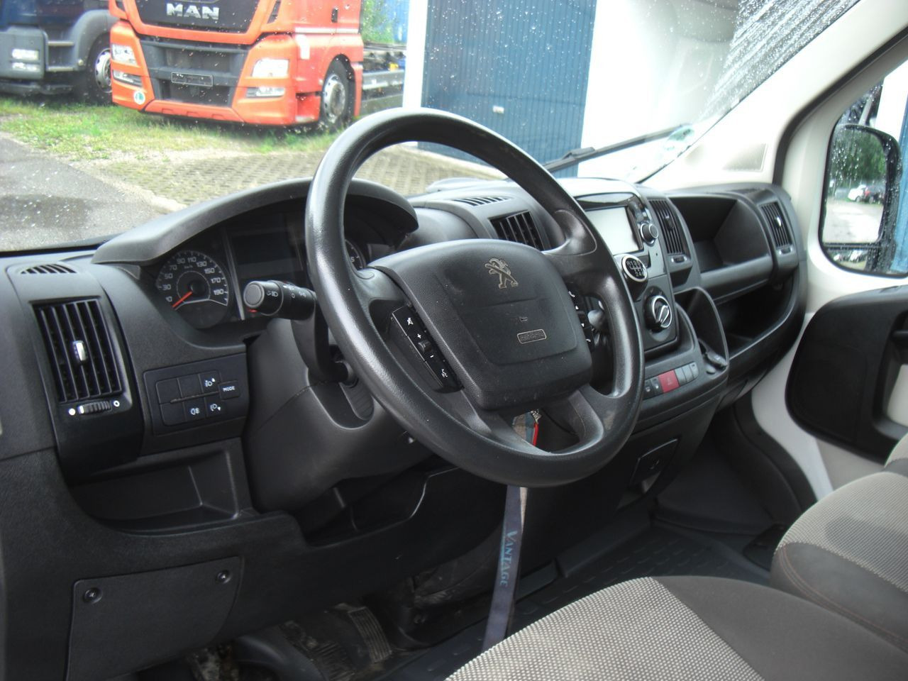 Малък ван Peugeot BOXER 2,0 KURZ/NIEDRIG: снимка 11