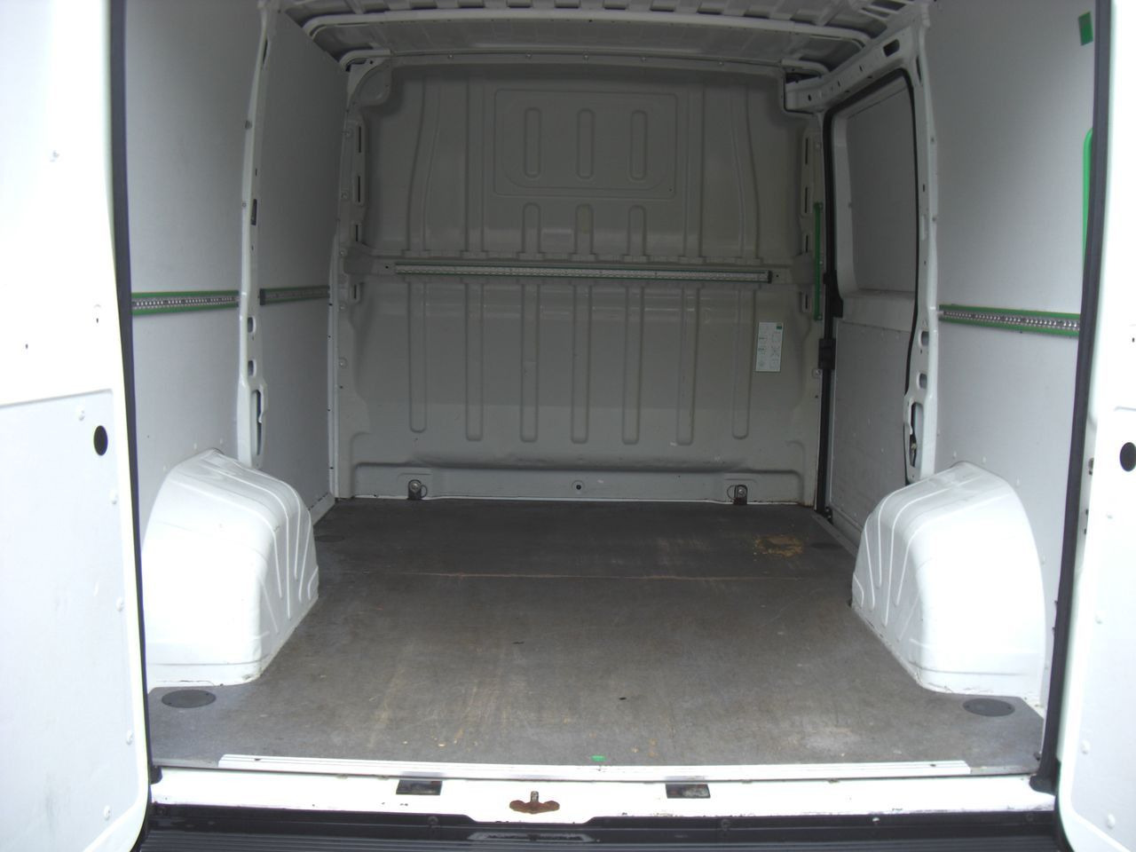 Малък ван Peugeot BOXER 2,0 KURZ/NIEDRIG: снимка 6