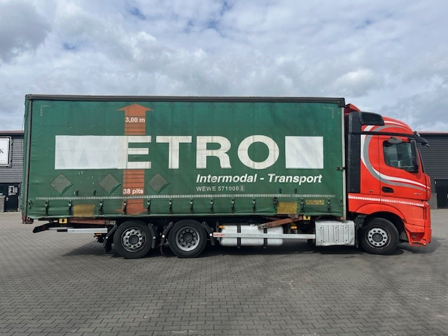 Mercedes Benz Actros 2642 6x2 Mega BDF met zeilbak - Камион с брезент: снимка 5 Mercedes Benz Actros 2642 6x2 Mega BDF met zeilbak - Камион с брезент: снимка 5
