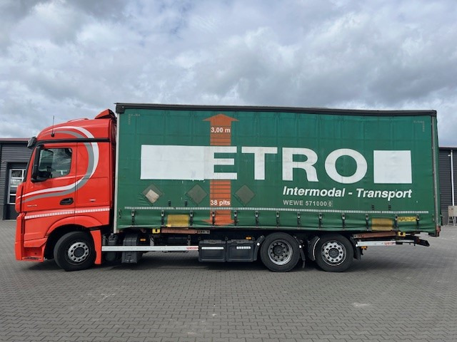 Камион с брезент Mercedes Benz Actros 2642 6x2 Mega BDF met zeilbak: снимка 6