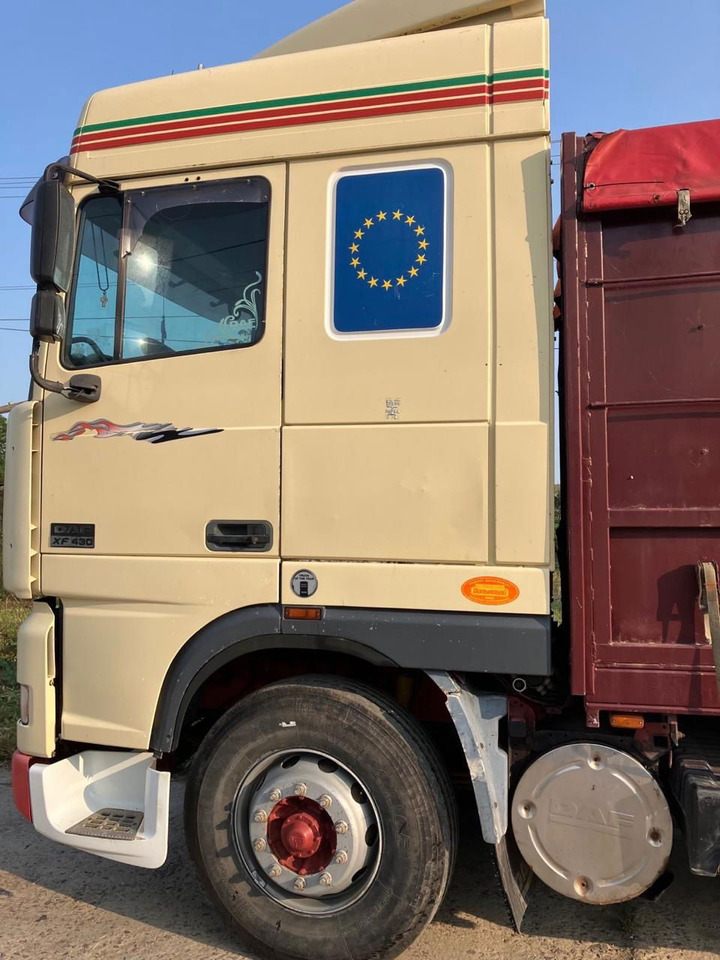DAF XF 95 430 Platform - Бордови камион: снимка 2 DAF XF 95 430 Platform - Бордови камион: снимка 2
