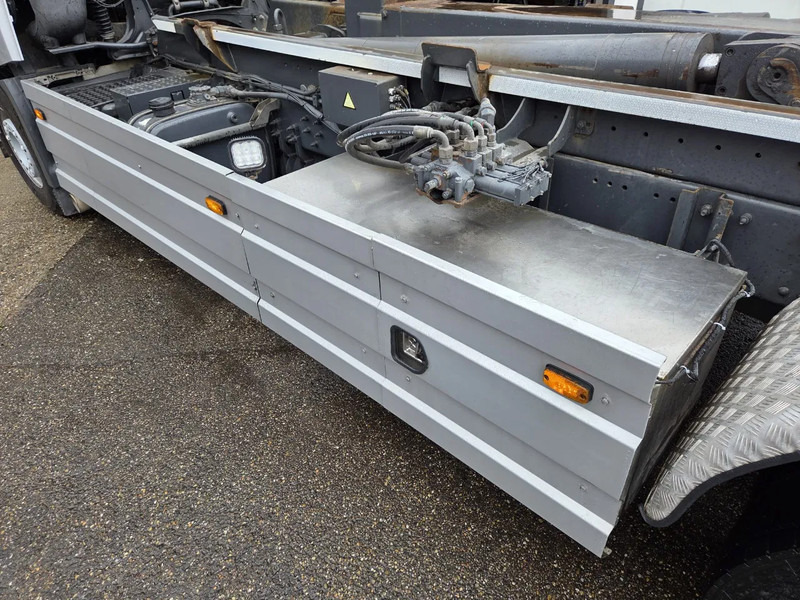 Volvo FH 460 VDL hooklift - Мултилифт с кука камион: снимка 5 Volvo FH 460 VDL hooklift - Мултилифт с кука камион: снимка 5