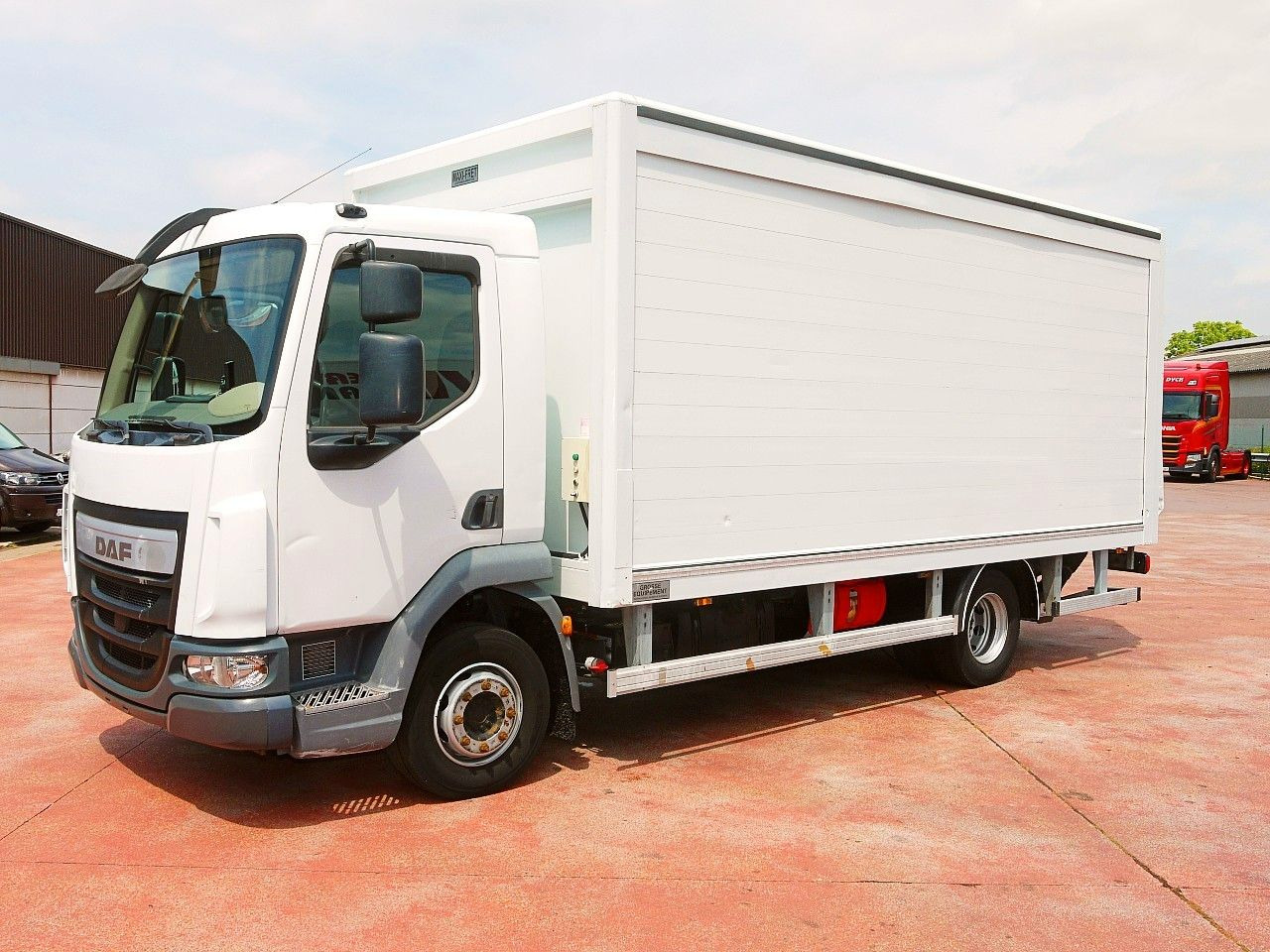 DAF LF 180 12 GETRANKENWAGEN LBW LUFT - За напитки камион: снимка 4 DAF LF 180 12 GETRANKENWAGEN LBW LUFT - За напитки камион: снимка 4