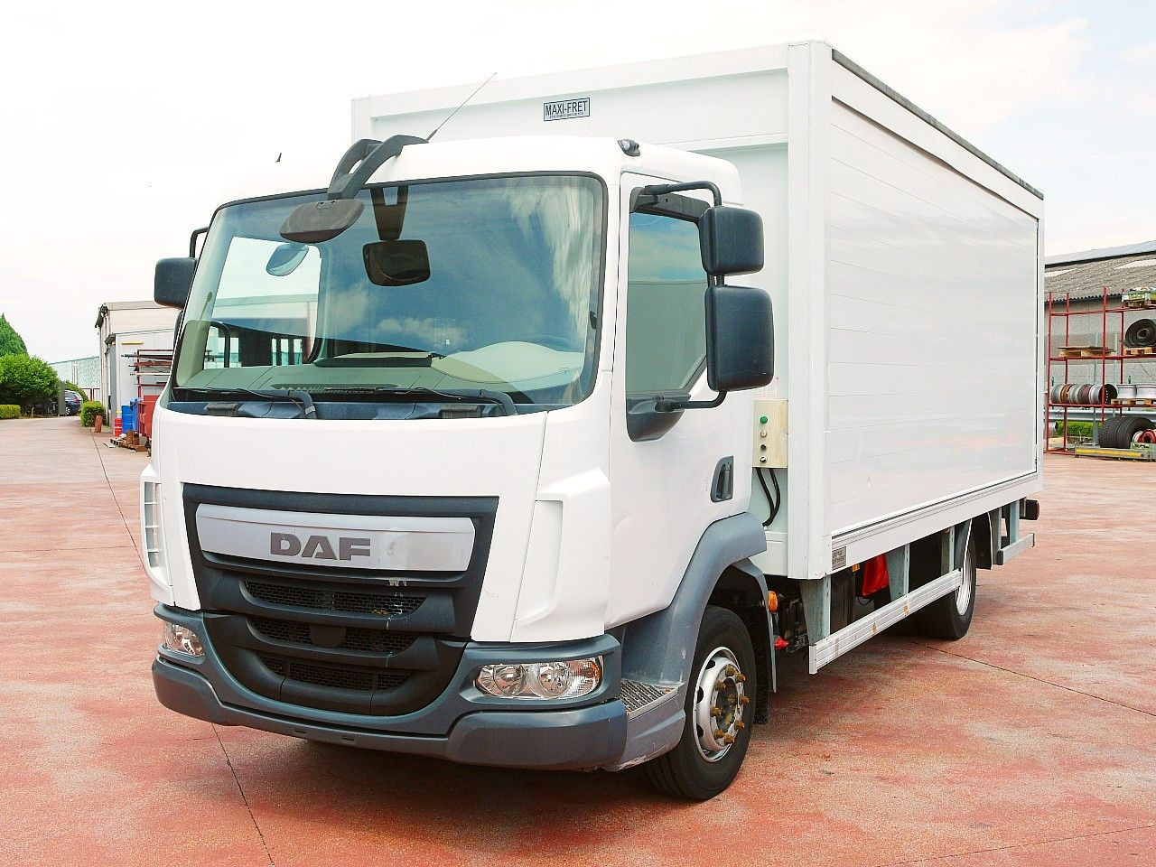 DAF LF 180 12 GETRANKENWAGEN LBW LUFT - За напитки камион: снимка 5 DAF LF 180 12 GETRANKENWAGEN LBW LUFT - За напитки камион: снимка 5