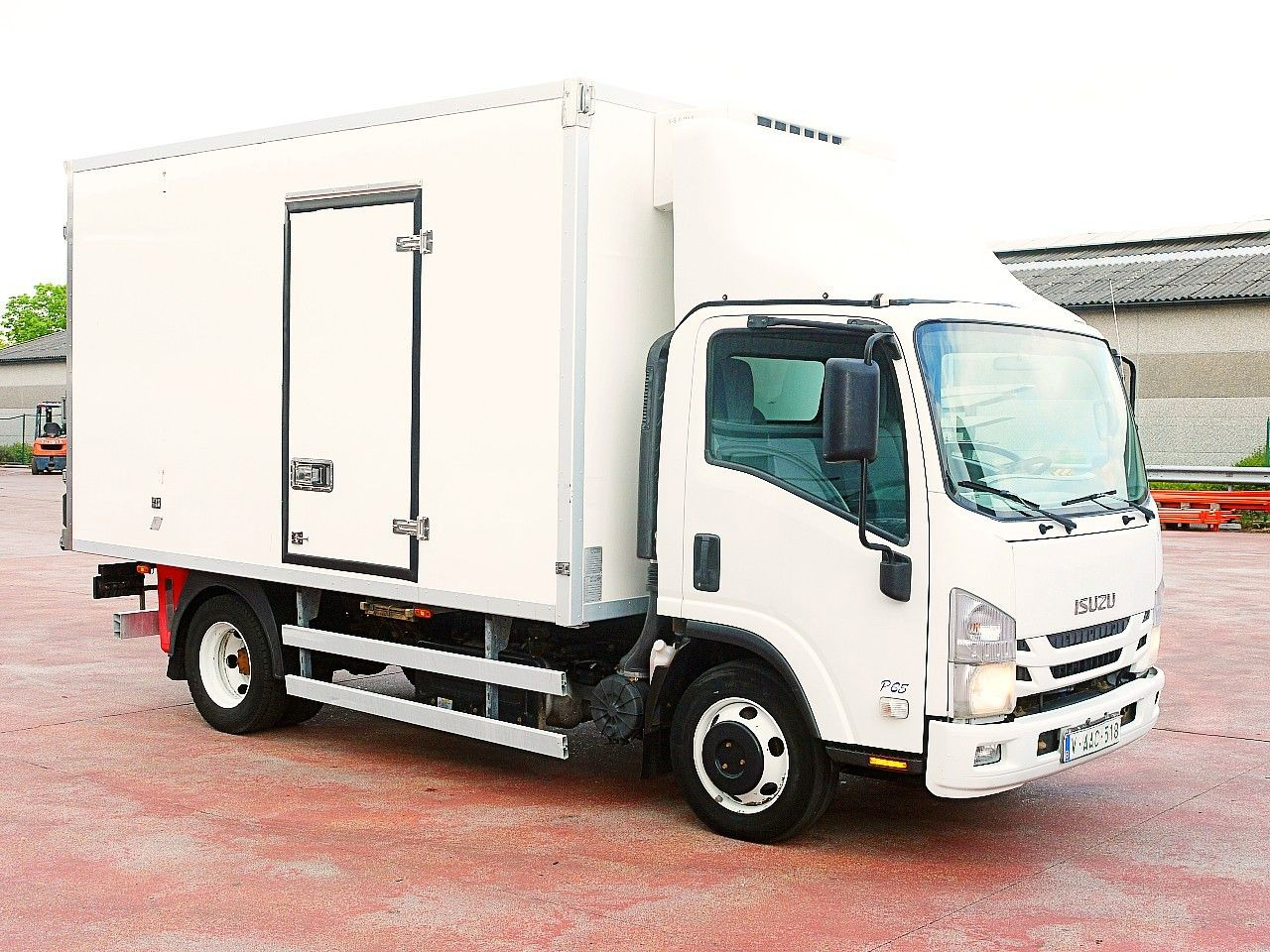 Isuzu N2R 75 KUHLKOFFER THERMOKING V500 MAX €6 - Хладилен бус: снимка 2 Isuzu N2R 75 KUHLKOFFER THERMOKING V500 MAX €6 - Хладилен бус: снимка 2