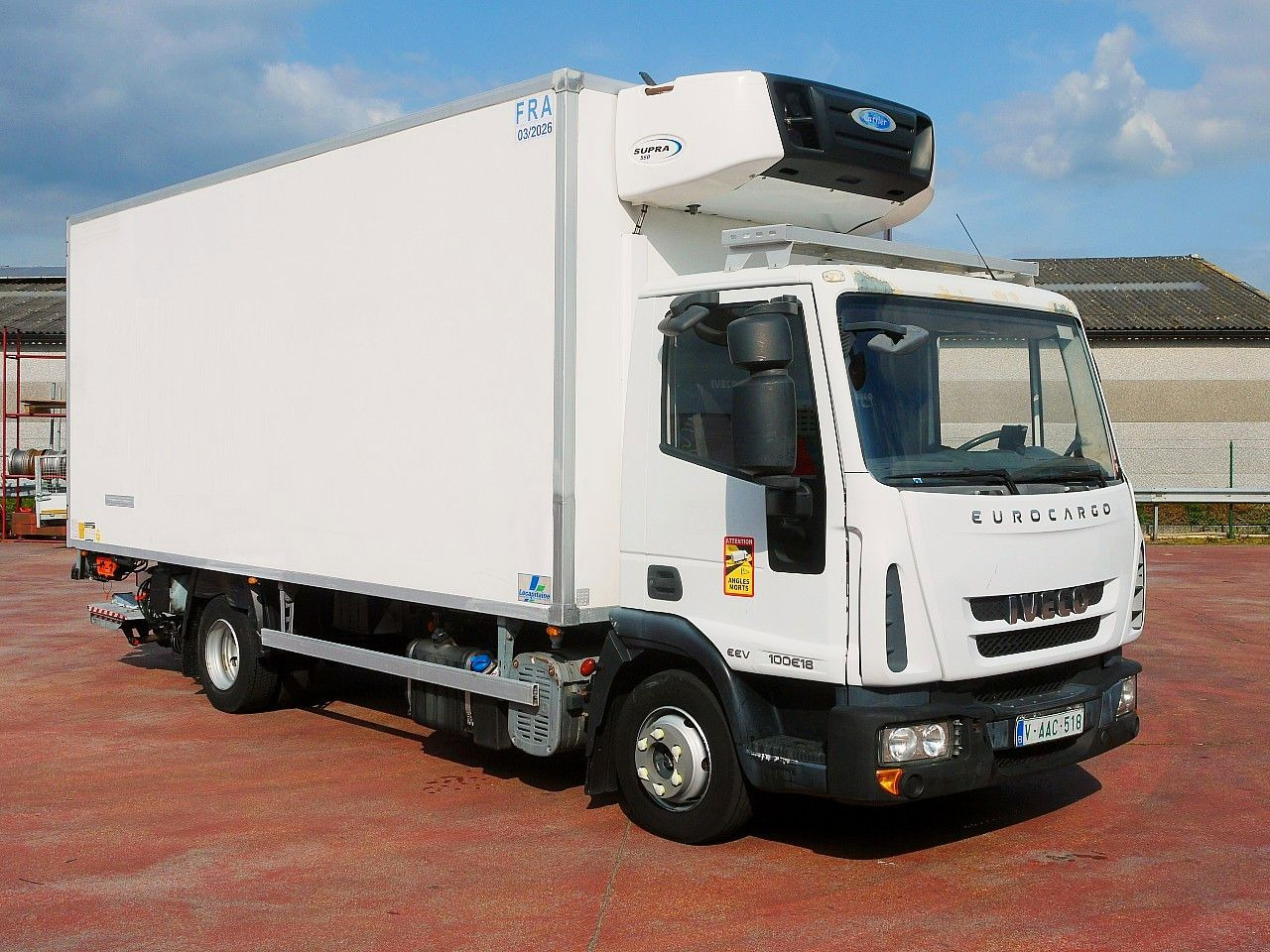 Iveco 100E18 EUROCARGO KUHLKOFFER CARRIER SUPRA 175tkm Iveco 100E18 EUROCARGO KUHLKOFFER CARRIER SUPRA 175tkm - Рефрижератор камион: снимка 2 Iveco 100E18 EUROCARGO KUHLKOFFER CARRIER SUPRA 175tkm Iveco 100E18 EUROCARGO KUHLKOFFER CARRIER SUPRA 175tkm - Рефрижератор камион: снимка 2