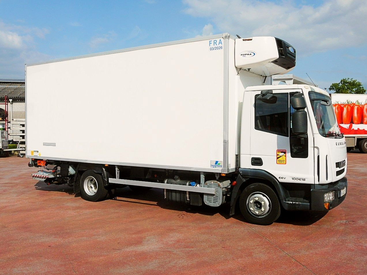Iveco 100E18 EUROCARGO KUHLKOFFER CARRIER SUPRA 175tkm Iveco 100E18 EUROCARGO KUHLKOFFER CARRIER SUPRA 175tkm - Рефрижератор камион: снимка 3 Iveco 100E18 EUROCARGO KUHLKOFFER CARRIER SUPRA 175tkm Iveco 100E18 EUROCARGO KUHLKOFFER CARRIER SUPRA 175tkm - Рефрижератор камион: снимка 3