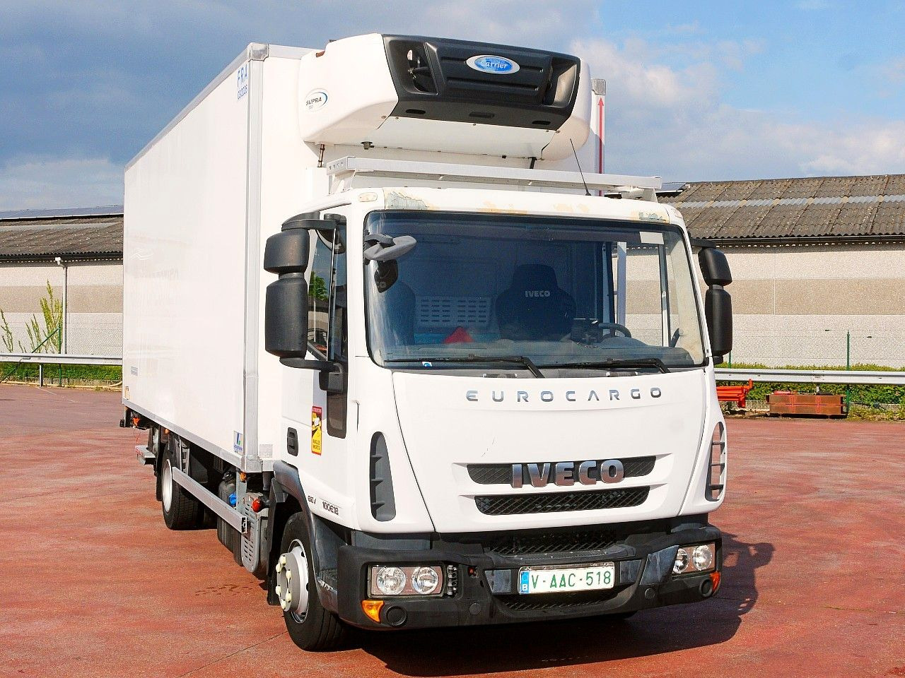 Iveco 100E18 EUROCARGO KUHLKOFFER CARRIER SUPRA 175tkm Iveco 100E18 EUROCARGO KUHLKOFFER CARRIER SUPRA 175tkm - Рефрижератор камион: снимка 1 Iveco 100E18 EUROCARGO KUHLKOFFER CARRIER SUPRA 175tkm Iveco 100E18 EUROCARGO KUHLKOFFER CARRIER SUPRA 175tkm - Рефрижератор камион: снимка 1