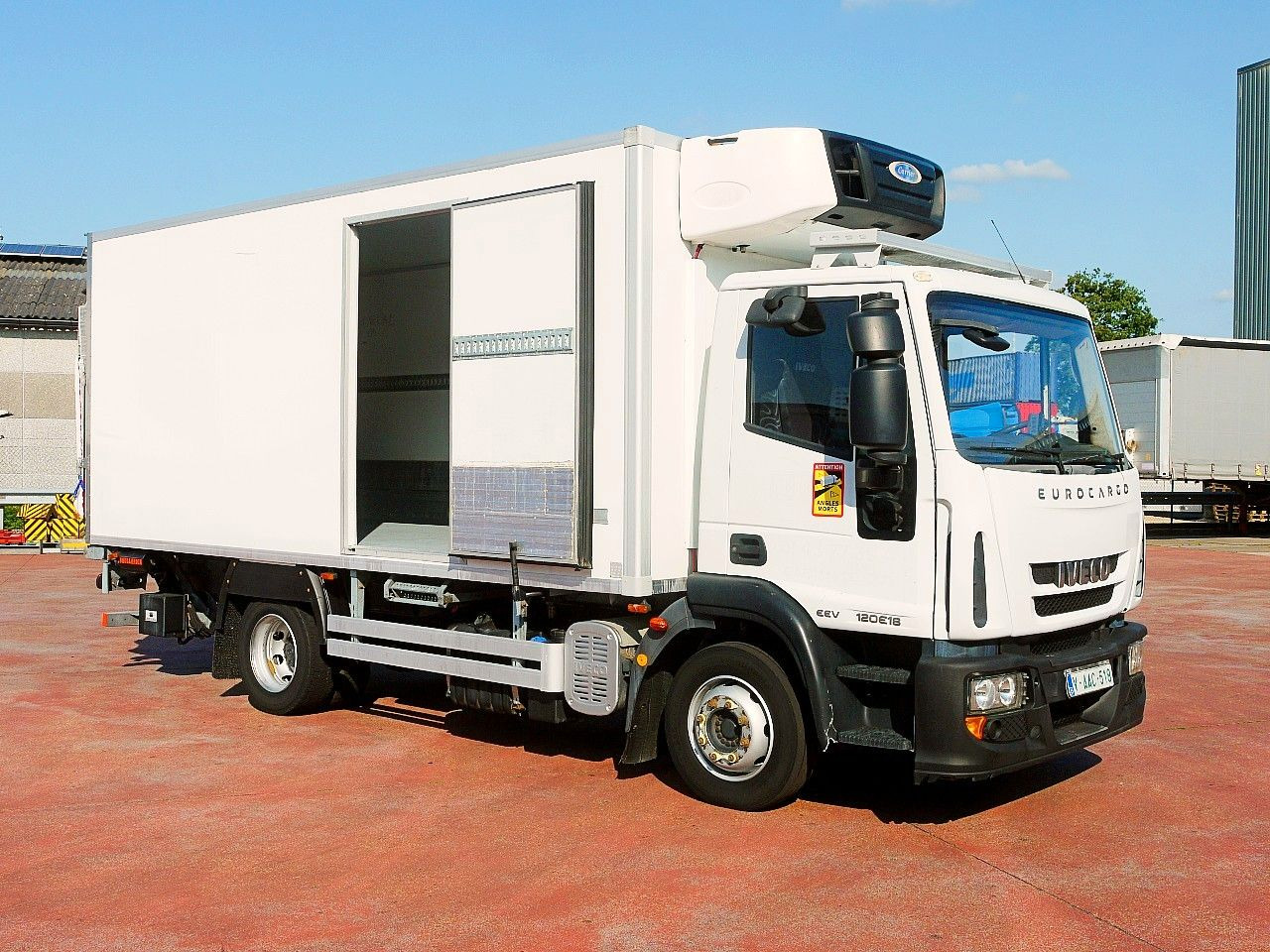 Iveco 120E18 EUROCARGO KUHLKOFFER CARRIER SUPRA 550 - Рефрижератор камион: снимка 3 Iveco 120E18 EUROCARGO KUHLKOFFER CARRIER SUPRA 550 - Рефрижератор камион: снимка 3