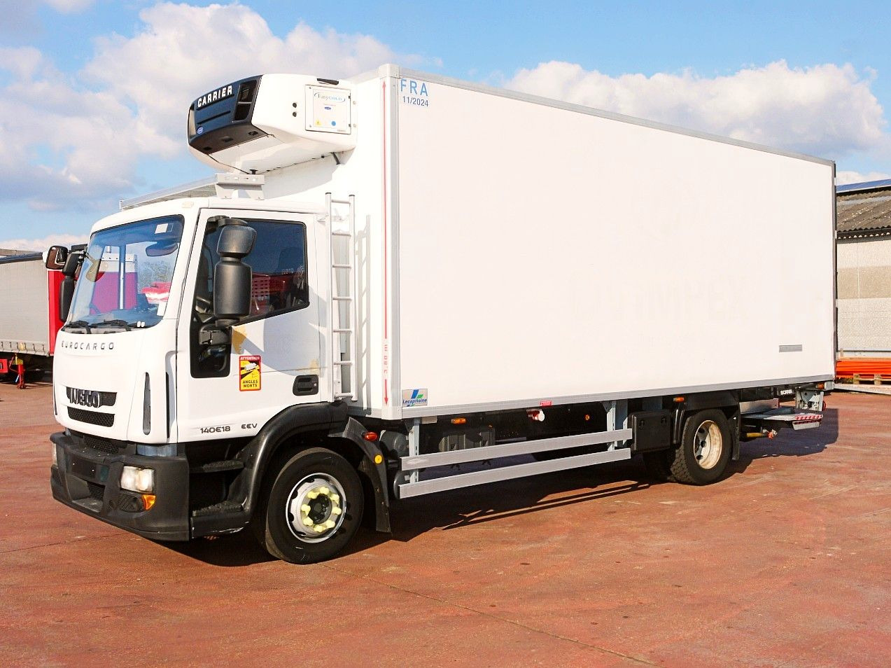 Iveco 140E18 FLEISH KUHLKOFFER CARRIER SUPRA 550 LBW Iveco 140E18 FLEISH KUHLKOFFER CARRIER SUPRA 550 LBW - Рефрижератор камион: снимка 4 Iveco 140E18 FLEISH KUHLKOFFER CARRIER SUPRA 550 LBW Iveco 140E18 FLEISH KUHLKOFFER CARRIER SUPRA 550 LBW - Рефрижератор камион: снимка 4