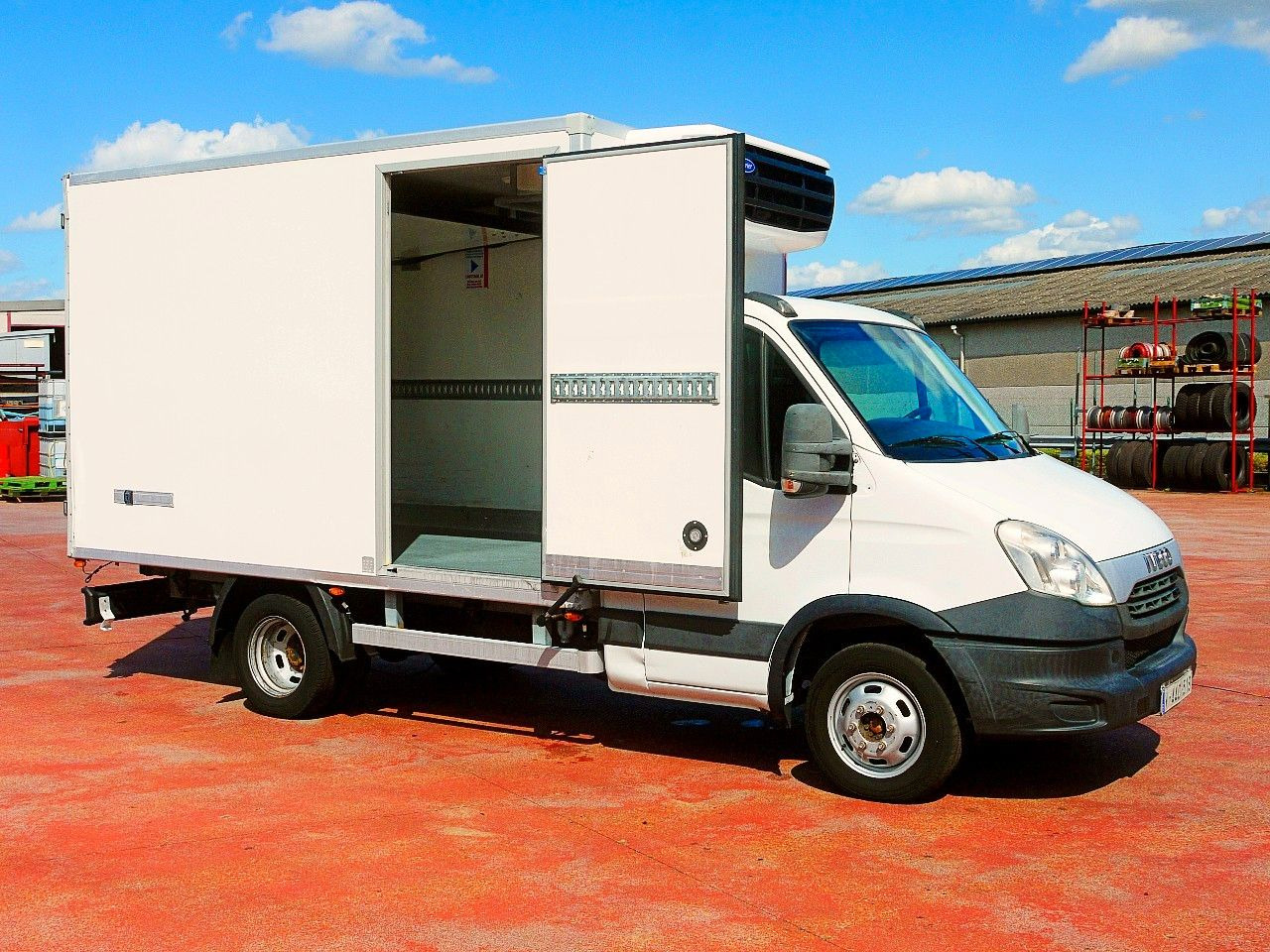 Iveco 35C13 DAILY KUHLKOFFER CARRIER XARIOS 600 MULTI - Хладилен бус: снимка 3 Iveco 35C13 DAILY KUHLKOFFER CARRIER XARIOS 600 MULTI - Хладилен бус: снимка 3