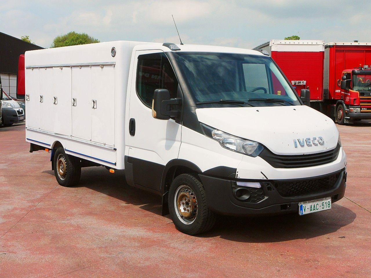 Iveco 35S12 DAILY ISOTHERM KOFFER 5 TURIG / AIRCO - Хладилен бус: снимка 2 Iveco 35S12 DAILY ISOTHERM KOFFER 5 TURIG / AIRCO - Хладилен бус: снимка 2