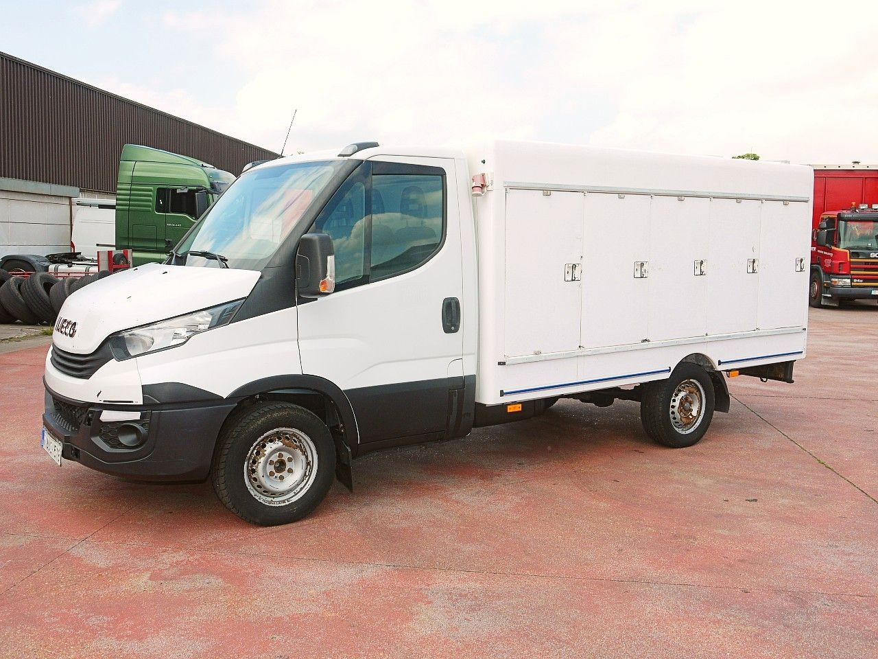Iveco 35S12 DAILY ISOTHERM KOFFER 5 TURIG / AIRCO - Хладилен бус: снимка 4 Iveco 35S12 DAILY ISOTHERM KOFFER 5 TURIG / AIRCO - Хладилен бус: снимка 4