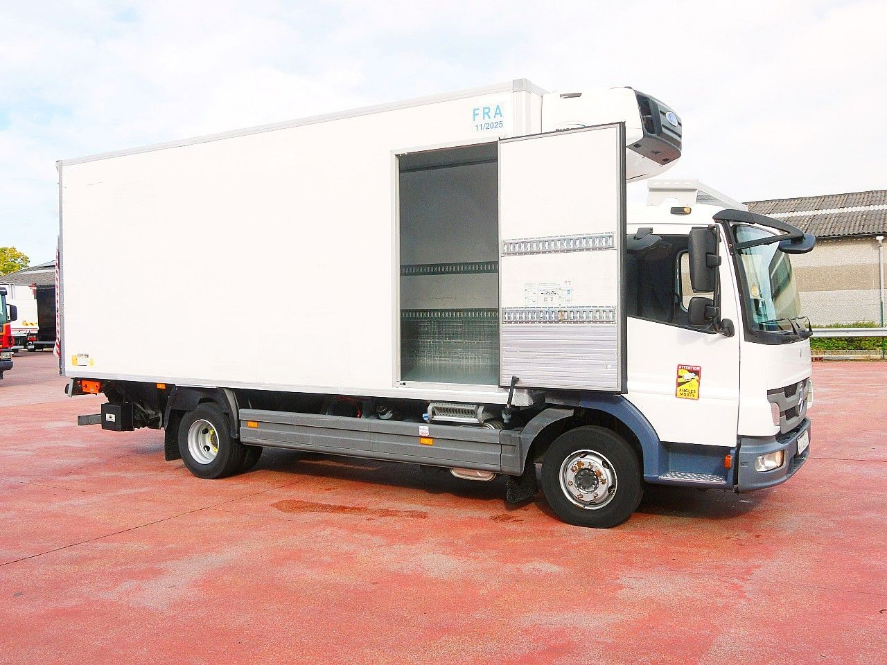 Mercedes-Benz 1018 ATEGO KUHLKOFFER CARRIER SUPRA 550 LBW - Рефрижератор камион: снимка 3 Mercedes-Benz 1018 ATEGO KUHLKOFFER CARRIER SUPRA 550 LBW - Рефрижератор камион: снимка 3