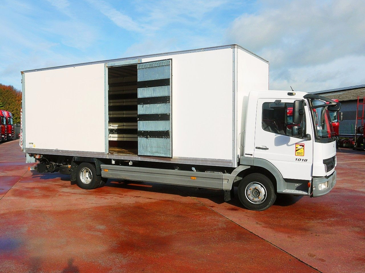 Mercedes-Benz 1018 ATEGO MEUBEL KOFFER A/C LBW LUFT 112tkm - Камион фургон: снимка 3 Mercedes-Benz 1018 ATEGO MEUBEL KOFFER A/C LBW LUFT 112tkm - Камион фургон: снимка 3