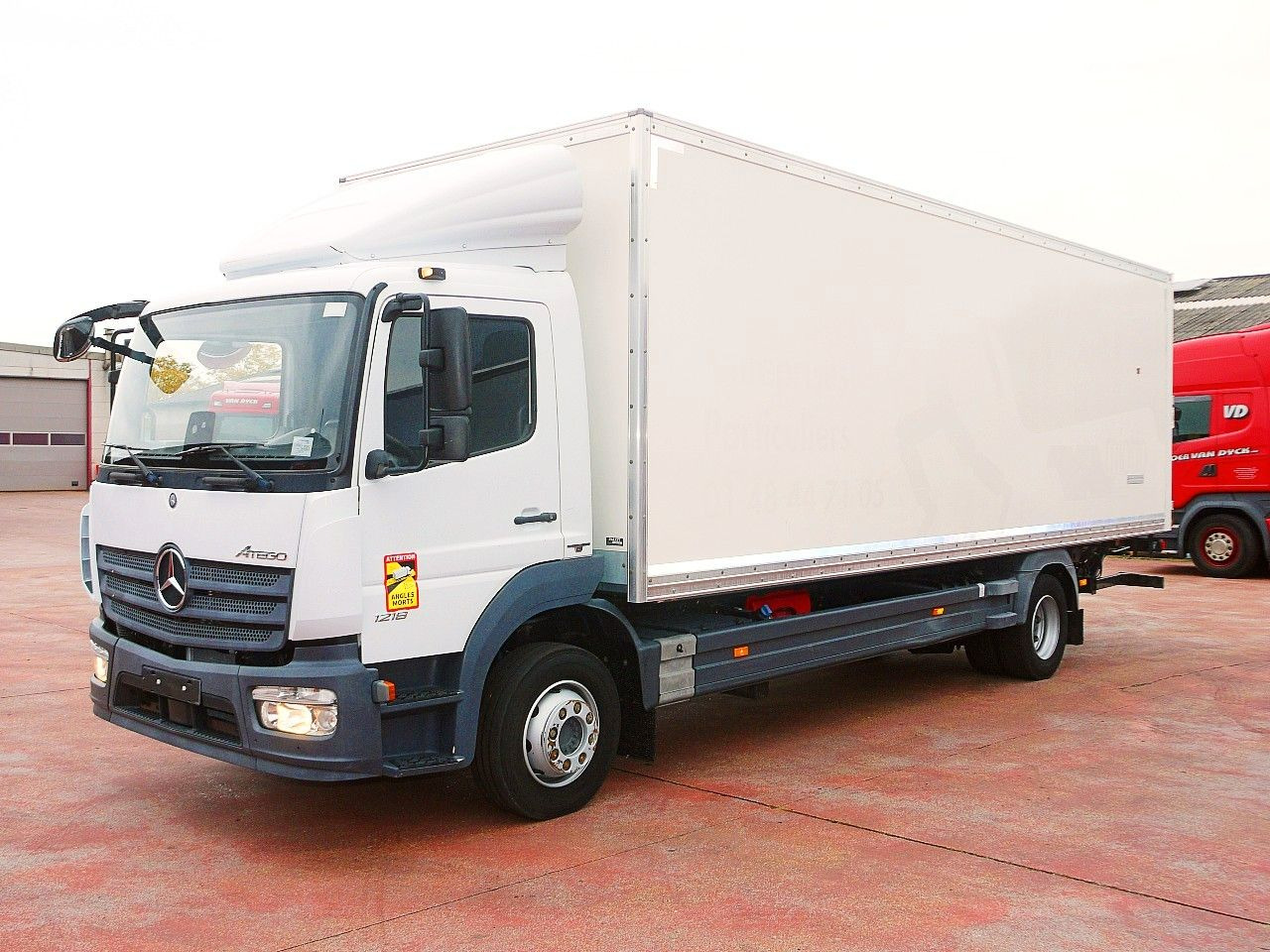 Mercedes-Benz 1218 ATEGO MEUBEL KOFFER A/C 124 Tkm - Лекотоварен автомобил фургон: снимка 4 Mercedes-Benz 1218 ATEGO MEUBEL KOFFER A/C 124 Tkm - Лекотоварен автомобил фургон: снимка 4