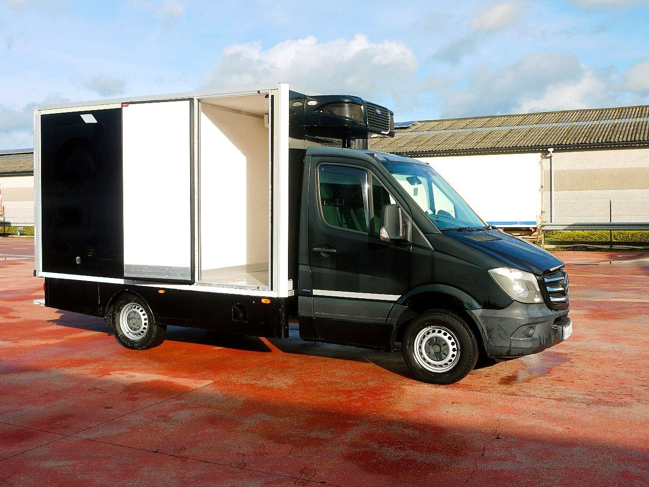 Mercedes-Benz 319 SPRINTER V6 KUHLKOFFER CARRIER PULSOR 600 MT - Хладилен бус: снимка 4 Mercedes-Benz 319 SPRINTER V6 KUHLKOFFER CARRIER PULSOR 600 MT - Хладилен бус: снимка 4