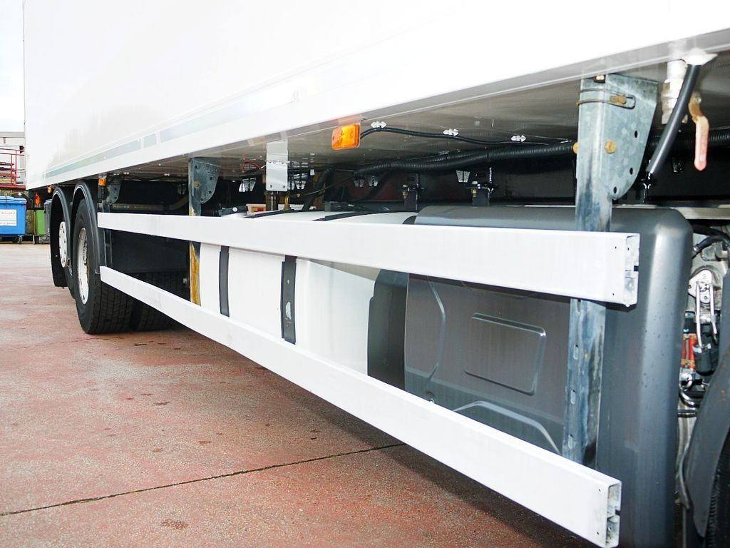 Рефрижератор камион Renault 26.320 D KUHLKOFFER THERMOKING MT T1200 6X2 A/C: снимка 14