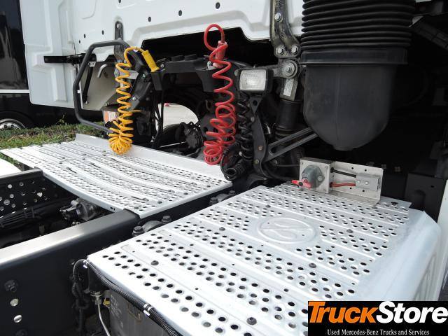 Mercedes-Benz Actros 1843 LS - Влекач: снимка 2 Mercedes-Benz Actros 1843 LS - Влекач: снимка 2