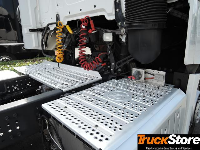 Mercedes-Benz Actros 1843 LS - Влекач: снимка 2 Mercedes-Benz Actros 1843 LS - Влекач: снимка 2