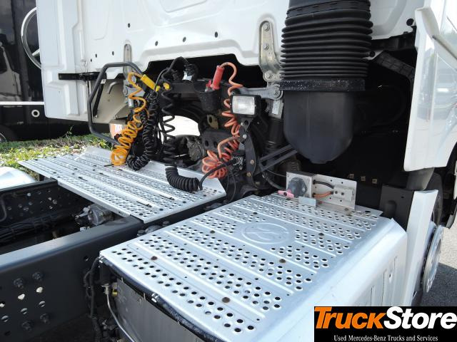 Mercedes-Benz Actros 1843 LS - Влекач: снимка 2 Mercedes-Benz Actros 1843 LS - Влекач: снимка 2