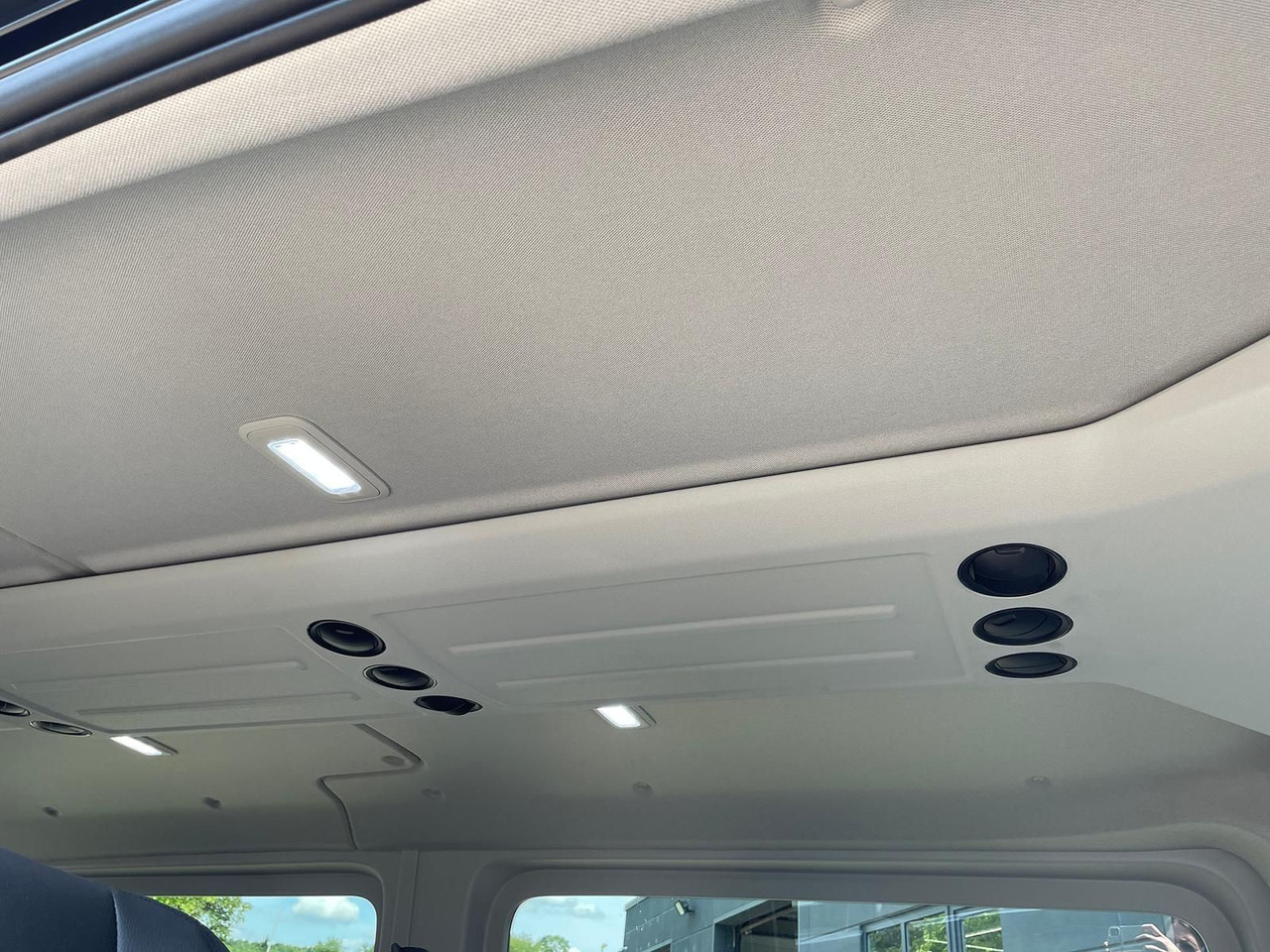 Лек автомобил MAN TGE 3.180 Kombi L3H2 4x4 INDIVIDUAL S LED ACC: снимка 32