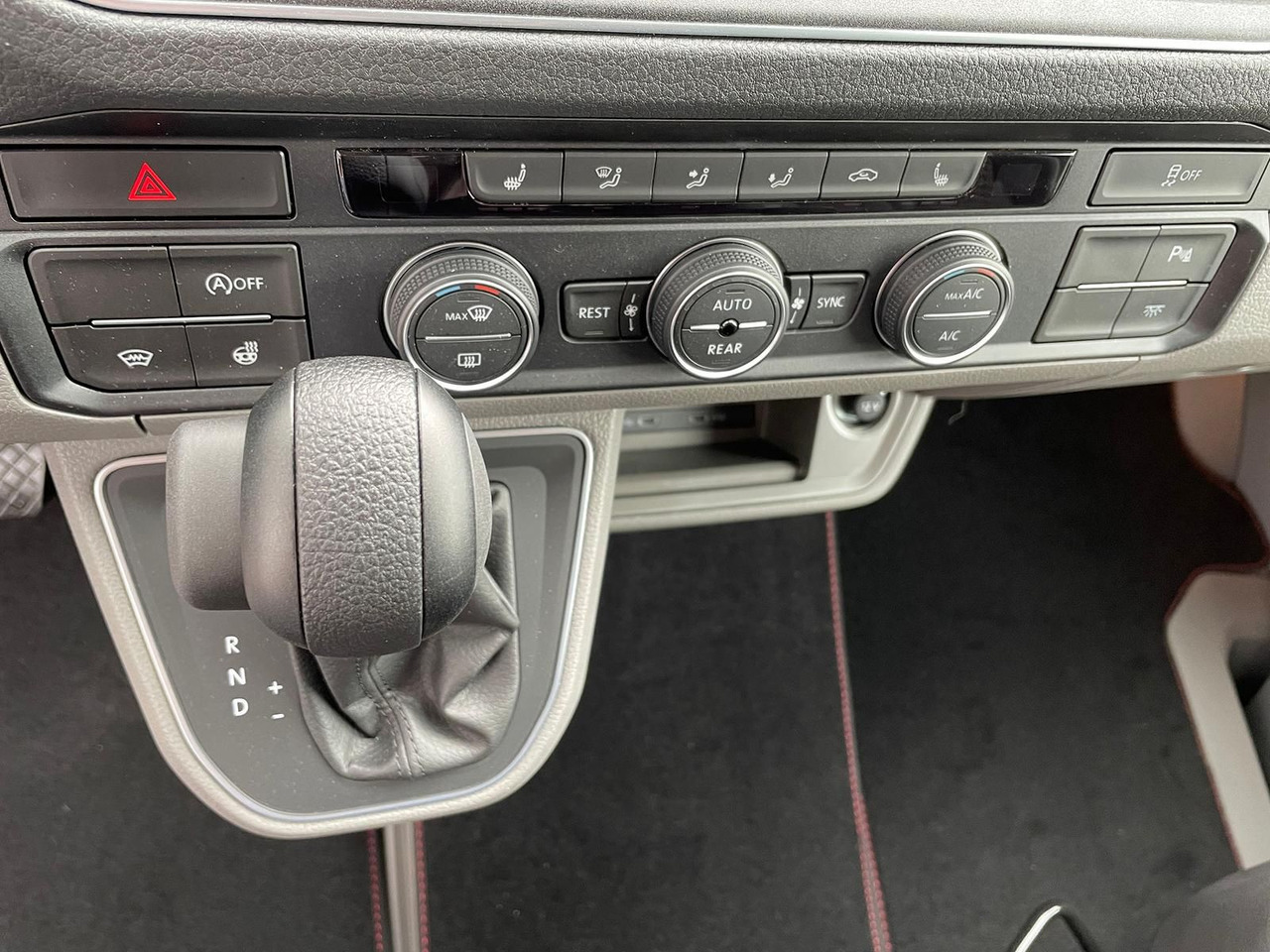 Лек автомобил MAN TGE 3.180 Kombi L3H2 INDIVIDUAL S LED ACC NAV: снимка 28