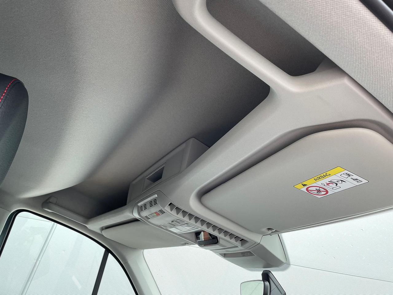 Лек автомобил MAN TGE 3.180 Kombi L3H2 INDIVIDUAL S LED ACC NAV: снимка 30