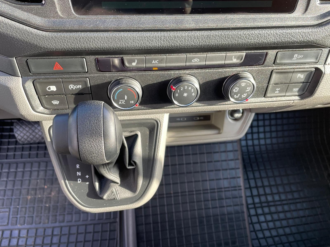 Товарен бус MAN TGE 3.180 L3H3 Kasten 4x4 AUTOM DIFF AHK ACC NAV: снимка 25