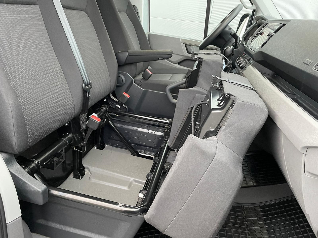 Товарен бус MAN TGE 3.180 L3H3 Kasten 4x4 AUTOM DIFF NAV AHK ACC: снимка 24