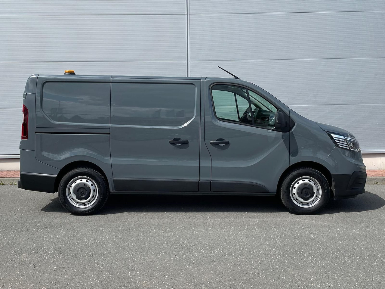 Renault Trafic Kasten RED EDITION L1H1 AHK LED DAB MFL - Товарен бус: снимка 5 Renault Trafic Kasten RED EDITION L1H1 AHK LED DAB MFL - Товарен бус: снимка 5